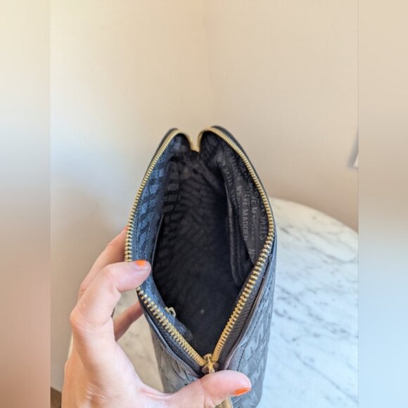 Steve Madden Black and Gold Logo Crossbody Bag with Structured Design - Picture 5 of 7